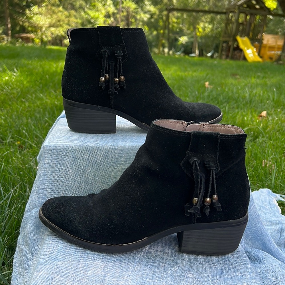 White Mountain genuine black leather booties with gold bead fringe. Size